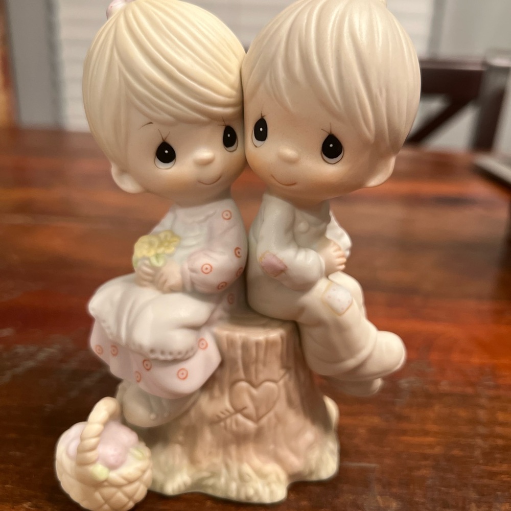 Adorable “Love One Another” Figurine of Two Children on a Stump